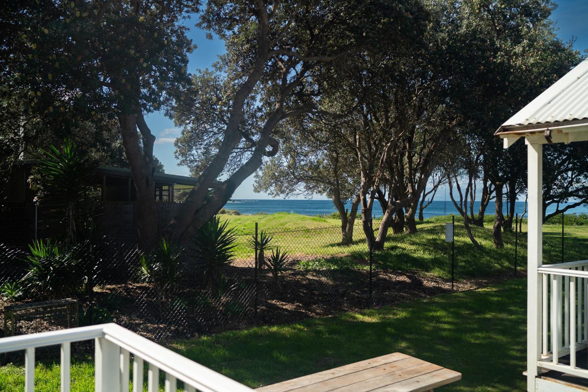 Blue Lagoon Beach Resort Bateau Bay Exterior foto